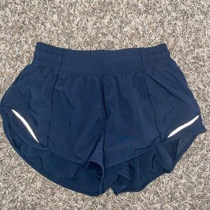 LULULEMON HOTTY HOT SHORTS 2.5”
